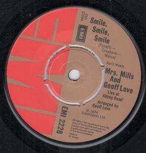 Mrs Mills And Geoff Love - Smile Smile Smile - 7 Inch