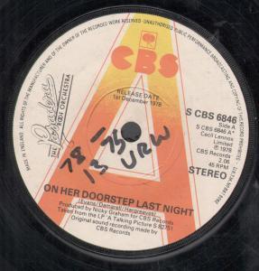 Pasadena Roof Orchestra - On Her Doorstep Last Night - 7 Inch