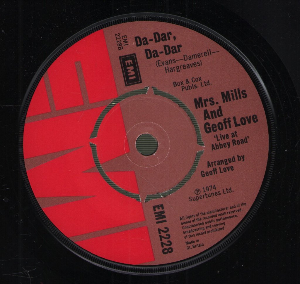 Mrs Mills And Geoff Love - Smile Smile Smile - 7 Inch