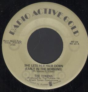 Tokens (60'S Group) - She Lets Her Hair Down - 7 Inch