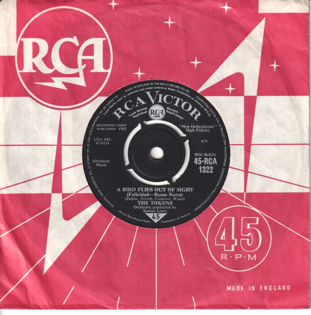 Tokens (60'S Group) - A Bird Flies Out of Sight (Felicidad - Bossa Nova) / Wishing - 7 Inch