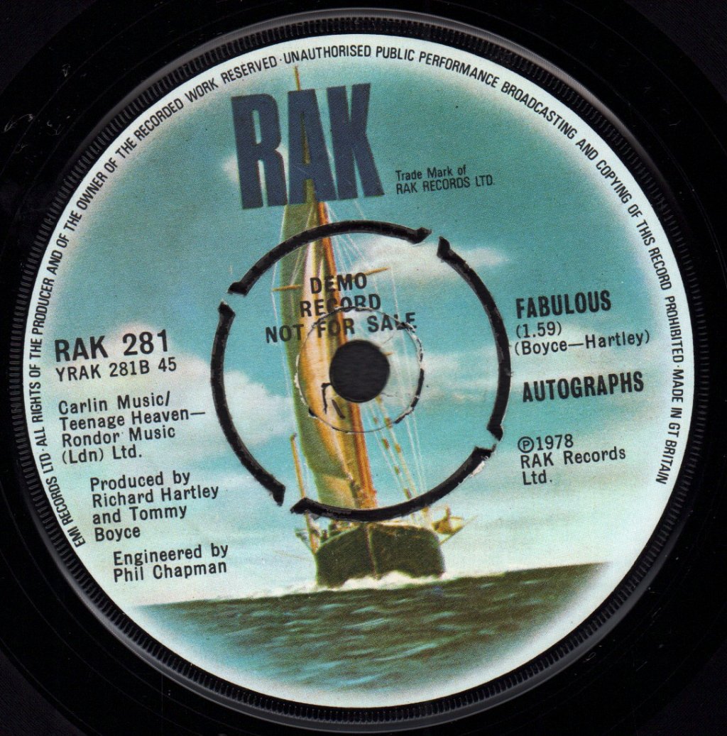 Autographs - While I'm Still Young - 7 Inch