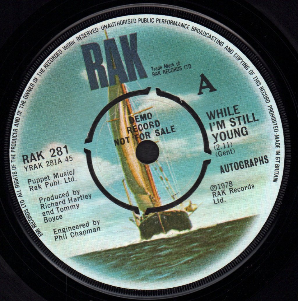 Autographs - While I'm Still Young - 7 Inch