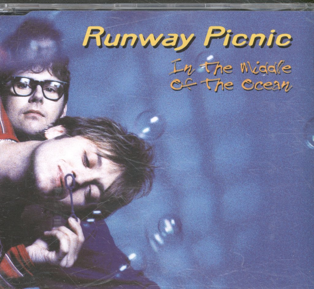 Runway Picnic - In The Middle Of The Ocean - Cd