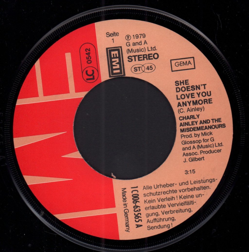 Charly Ainley And The Misdemeanors - She Doesn't Love You Anymore - 7 Inch